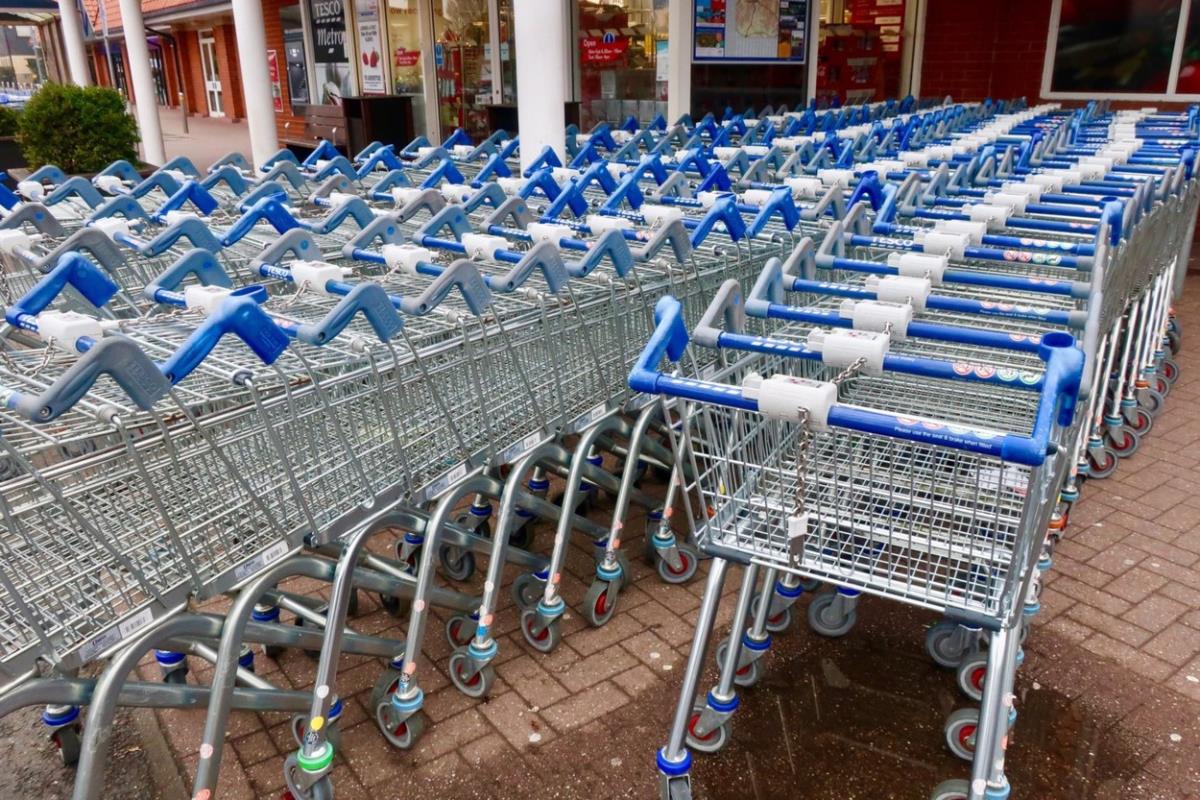 Švajcarski Spar prodaje 360 prodavnica! Razgovori sa potencijalnim kupcima još traju, a evo šta čeka zaposlene Švajcarski Spar prodaje 360 prodavnica! Razgovori sa potencijalnim kupcima još traju, a evo šta čeka zaposlene