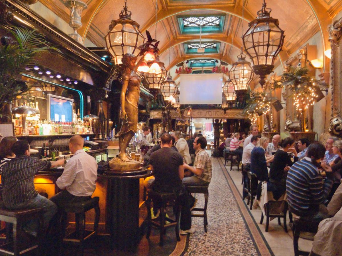 Seli na večeru, pa se obogatili: Ni krivi ni dužni iz restorana izašli sa skoro 90.000 € Seli na večeru, pa se obogatili: Ni krivi ni dužni iz restorana izašli sa skoro 90.000 €