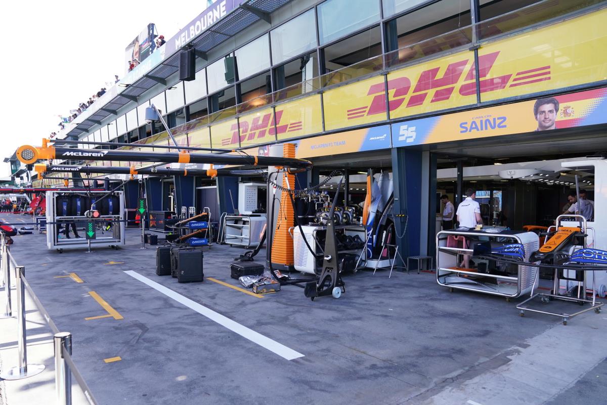 DIREKTOR MEKLARENA PRIZNAO: Ferari i Mercedes su korak ispred nas! Kép