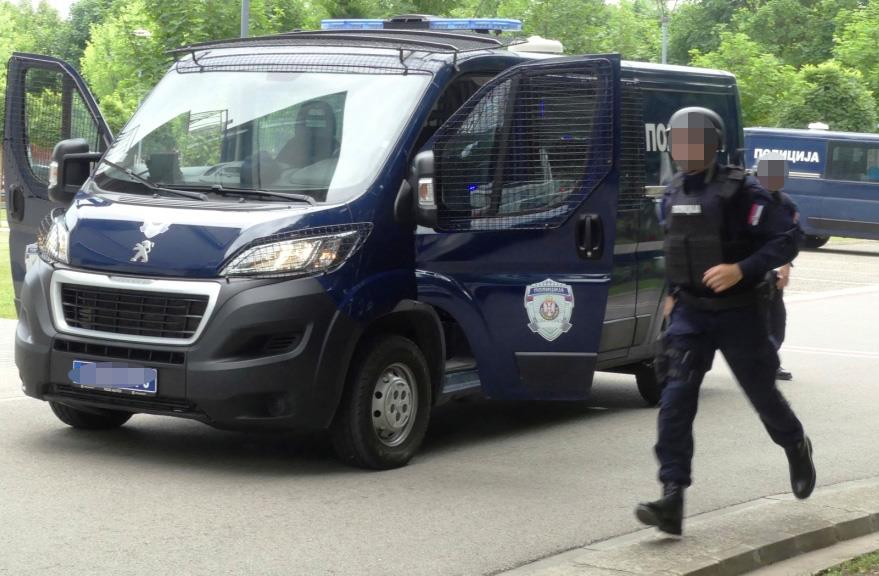STOP MITU I KORUPCIJI: Uhapšena petorica, iza rešetaka i policajac | Kurir