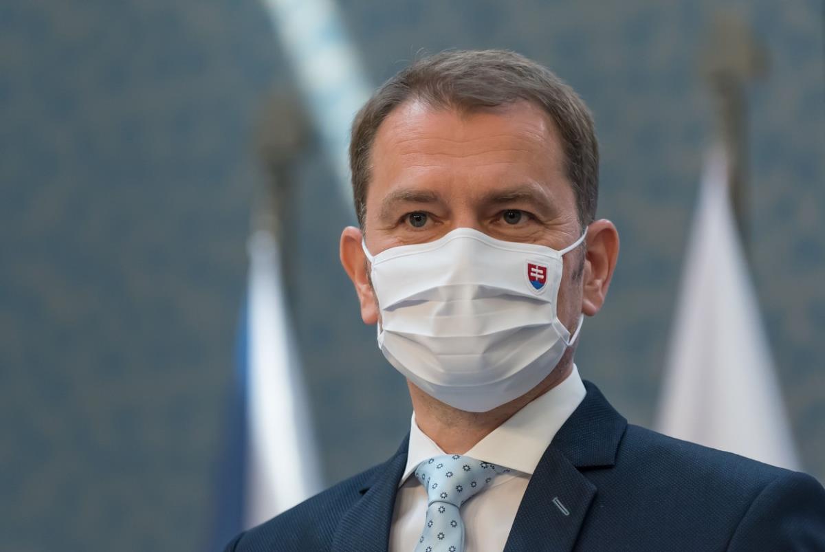ZARAŽENI DRŽAVNI ZVANIČNICI NASTAVLJAJU DA RADE AKO NEMAJU SIMPTOME ...