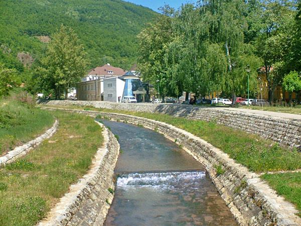 Ovde dolaze na nosilima, a vraćaju se na nogama! Ova banja ima najtoplije izvore u Evropi, a noći se za 3.000 rsd