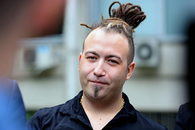 Malik Rasta RASTA ČITA SAMO KURIR! Fotkao mačku i odao zbog čega je najbolje ...