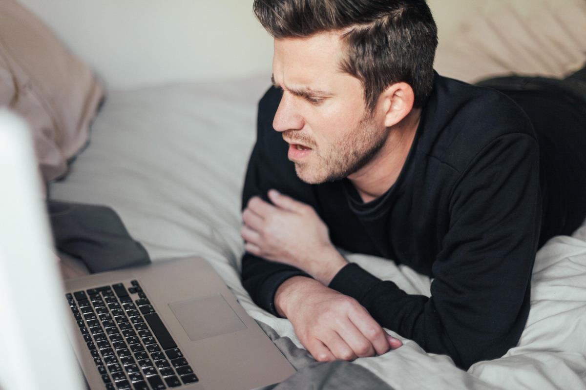 Uložio 45.000 evra, pa mu sve propalo: Muškarac naseo na veliku internet prevaru! Uložio 45.000 evra, pa mu sve propalo: Muškarac naseo na veliku internet prevaru!