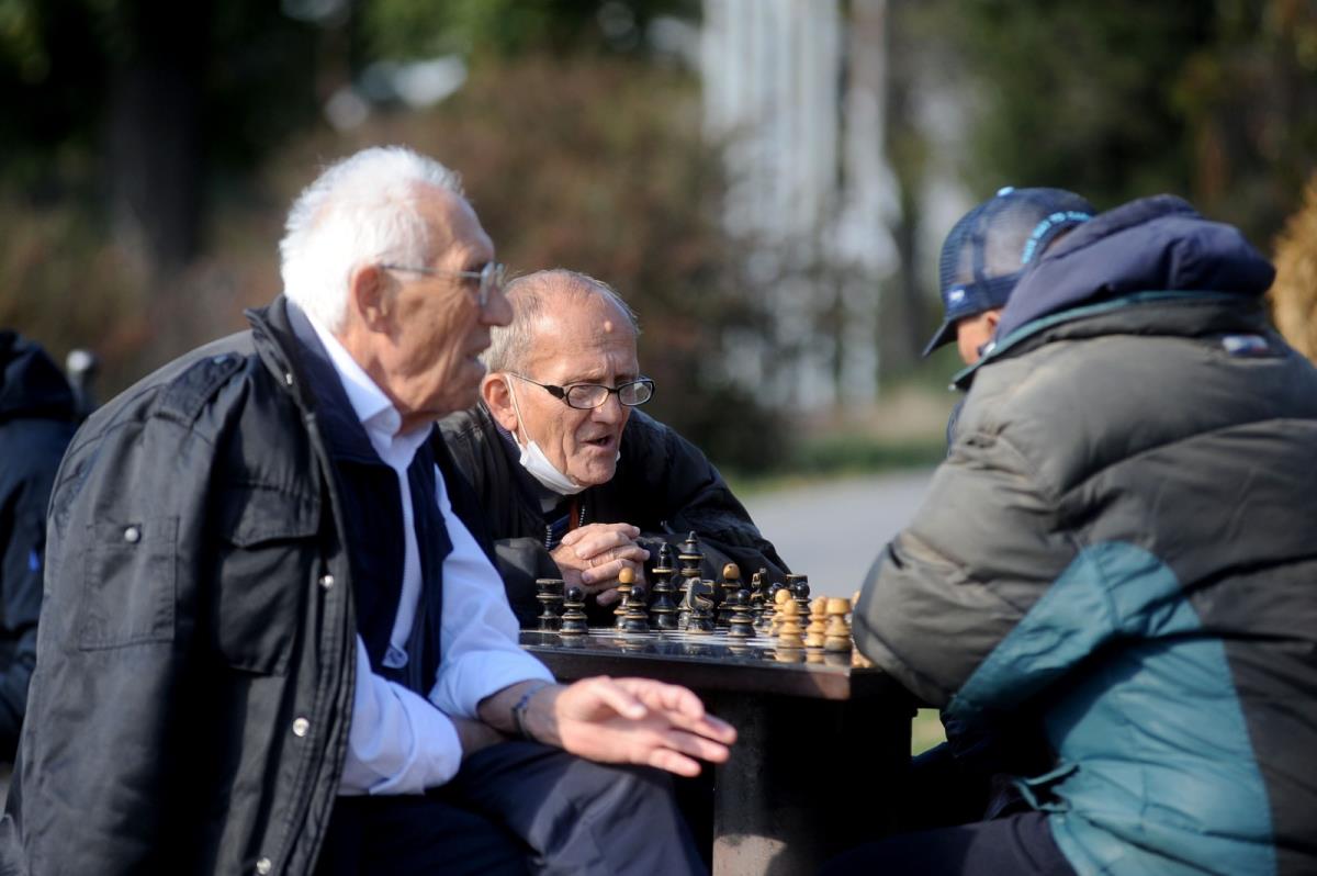 Sutra prva tura novca za najstarije: Do kraja sedmice ih očekuje još jedna uplata, obavezno proverite račune Sutra prva tura novca za najstarije: Do kraja sedmice ih očekuje još jedna uplata, obavezno proverite račune