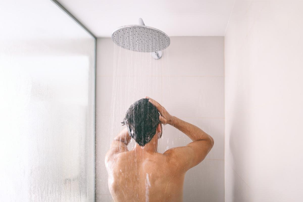 DERMATOLOG OTKRIVA IDEALNU TEMPERATURU VODE ZA TUŠIRANJE TOKOM ZIME! Evo kako VRUĆA VODA utiče na zdravlje kože, ovo izbegavajte!