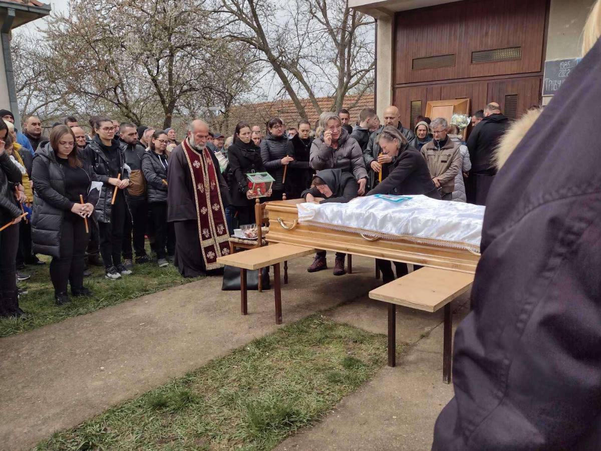 MAJCI POZLILO NA SAHRANI, DOŠLA HITNA POMOĆ: Rudar Nenad Trivunac ...