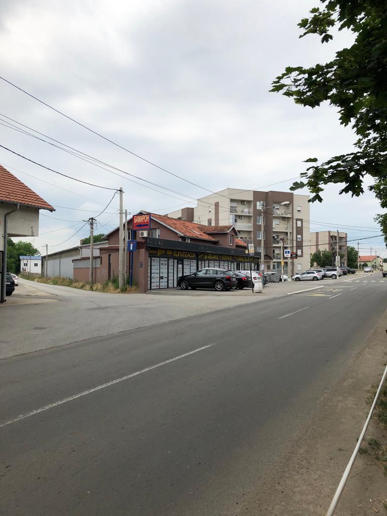 Magacin na altini izdaju za 700 evra! Prostor ima 150 kvadrata i struju, pogodan je i za radionicu Magacin na altini izdaju za 700 evra! Prostor ima 150 kvadrata i struju, pogodan je i za radionicu