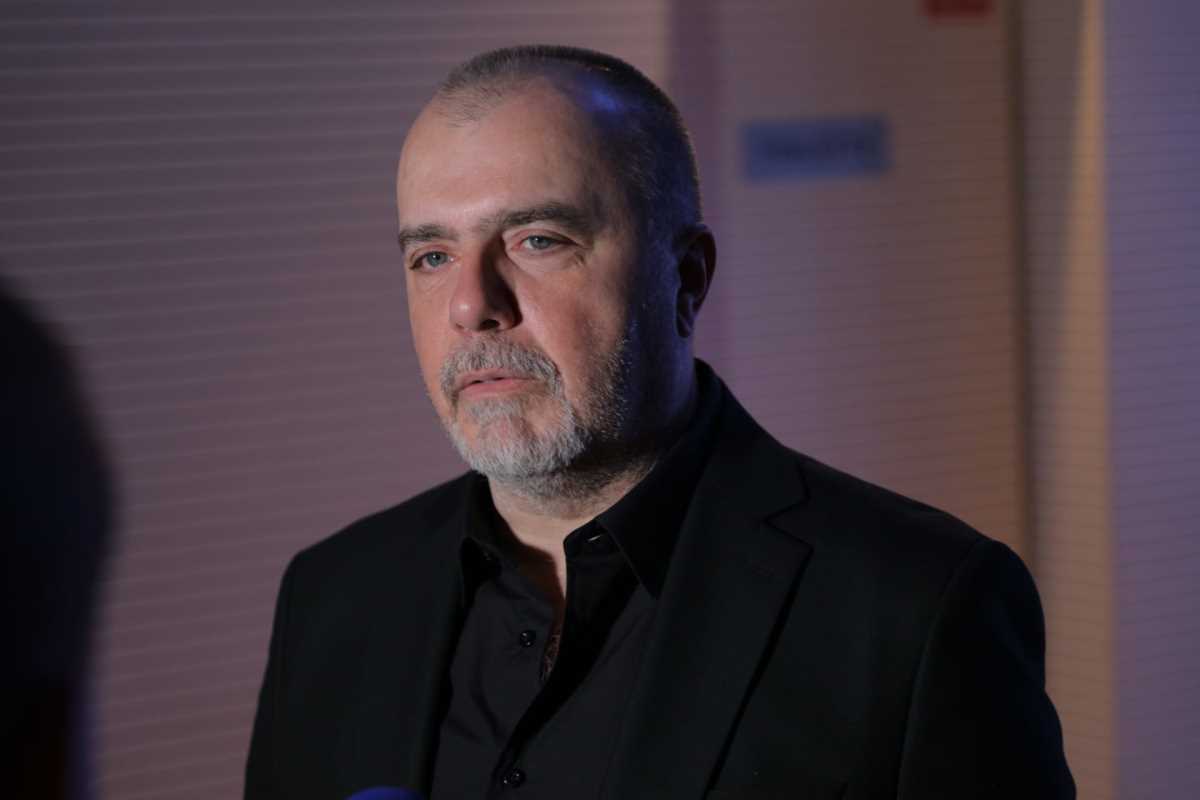 Ko Je žena Nikole Koja Kurir