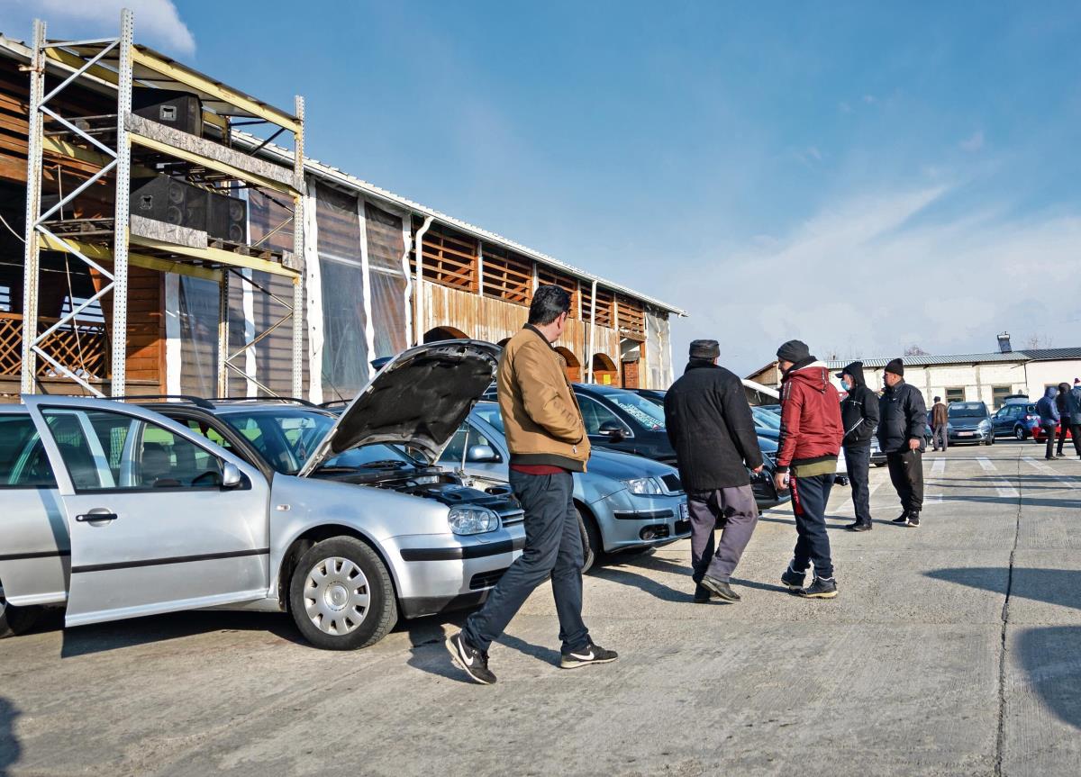 Čovek objavio oglas u kome prodaje 3 automobila za 1.000 €: Nema ko ih nije želeo u svojoj garaži, a on ih daje maltene za džabe!