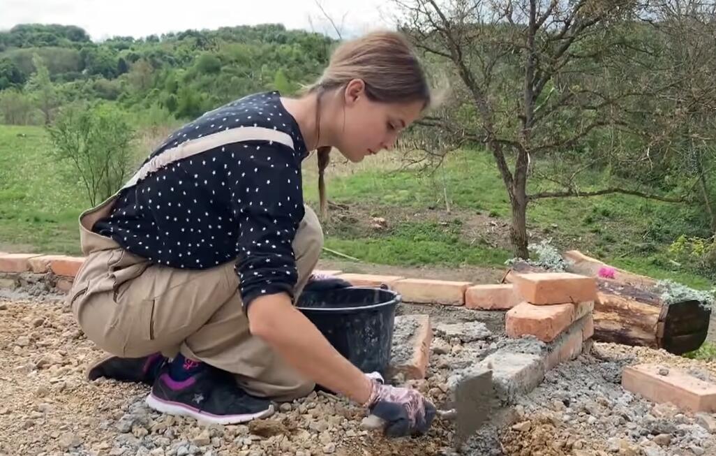 Naša glumica mesecima živela u Hrvatskoj u kontejneru sa mužem: Izgubili su sve preko noći, a onda je krenula njihova borba!