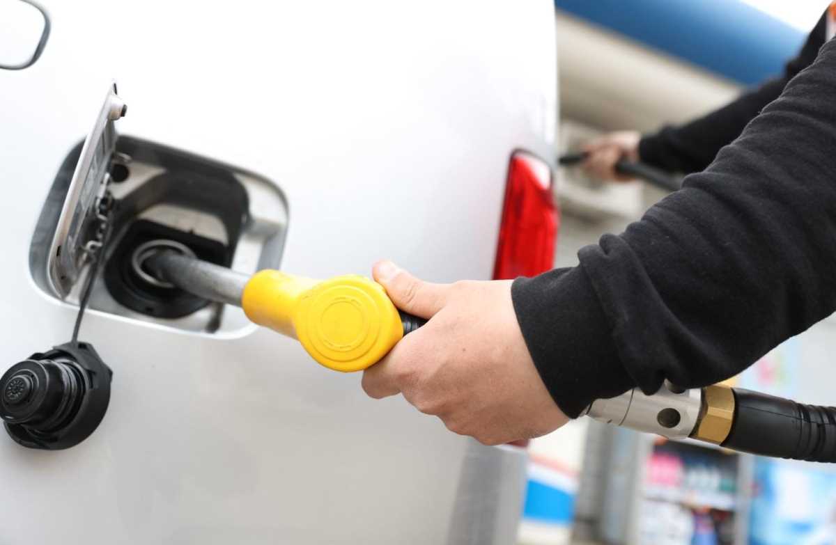 Dok sipate gorivo lopovi vam mogu isprazniti račun: Nevidljiva opasnost vreba na bezninskim pumpama, evo kako da se zaštitite