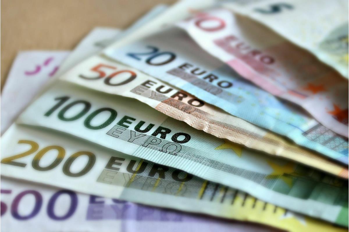Gotovo bez promene: Zvanični srednji kurs danas je 117,2433 dinara za evro