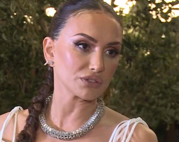 "ZA NAS JE PARADAJZ BIO LUKSUZ! GLEDALA SAM KOMŠIJE KAKO JEDU, A MI..." Potresna ispovest Emine Jahović: Evo šta će sa stečenim bogatstvom