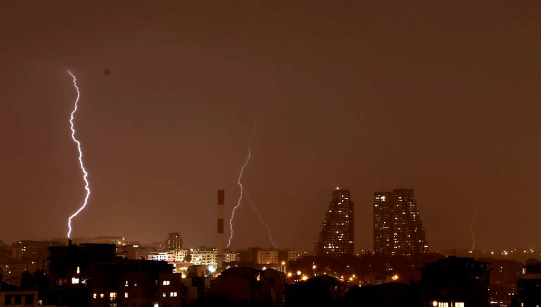 FIRST SUPERCELL STORM COMING TO SERBIA? Meteorologists' dramatic forecasts: Next week, storms with thunder, HAIL, and gale-force winds! This day is crucial