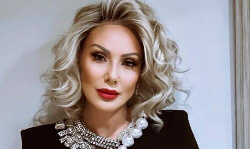Lepa Brena was in a relationship with a politician, and even dedicated a song to him