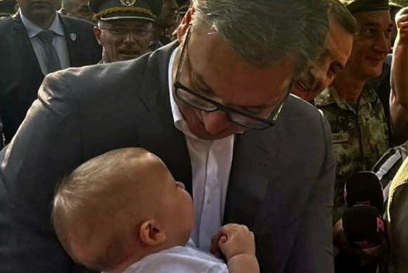 Emotivna Poruka Predsednika Vučića Sa Bebom U Naručju Kurir