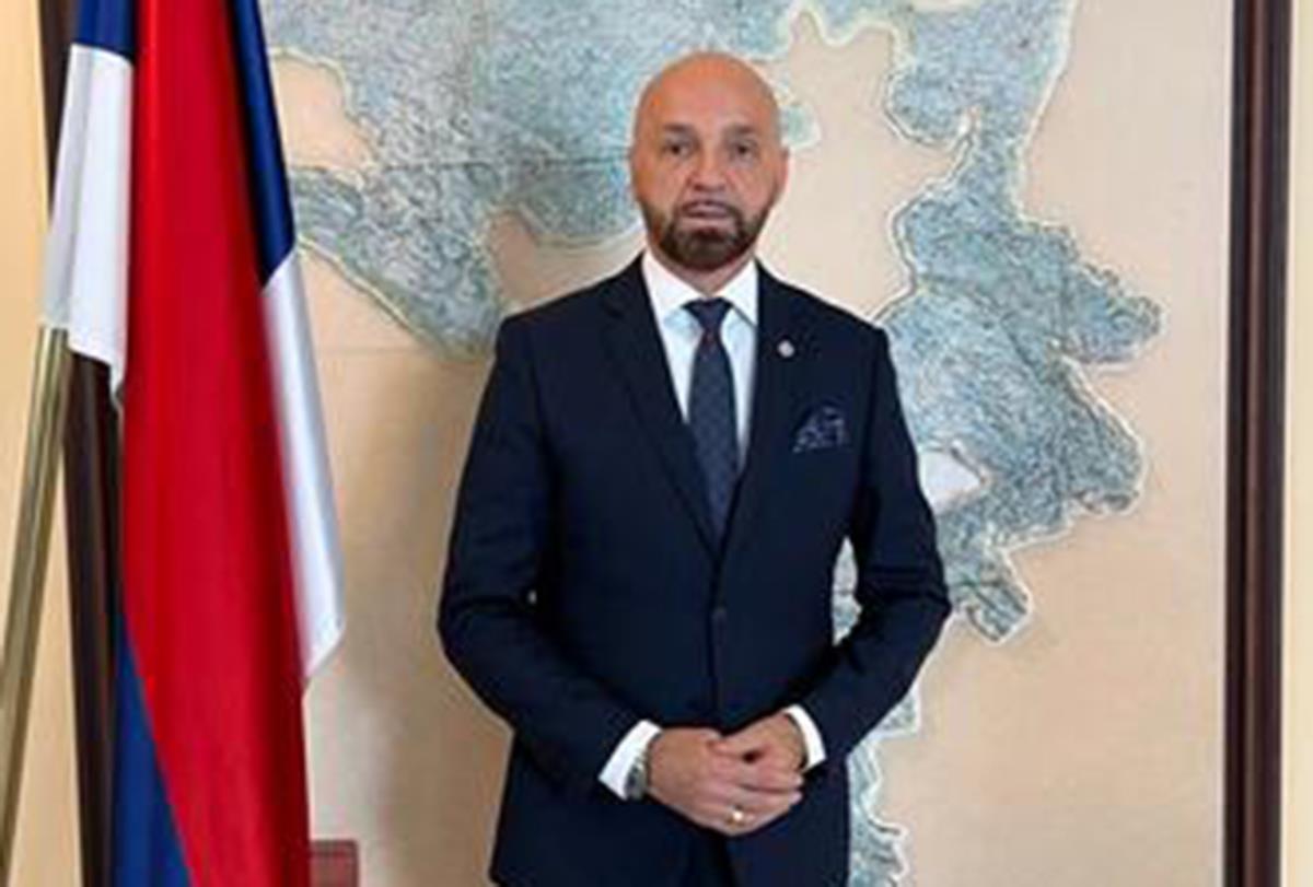 Mnogi cene reč ovog Srbina u bundestagu: Dr Miroslav Kojadinović objasnio zašto je Nemačka u nezavidnoj poziciji Mnogi cene reč ovog Srbina u bundestagu: Dr Miroslav Kojadinović objasnio zašto je Nemačka u nezavidnoj poziciji