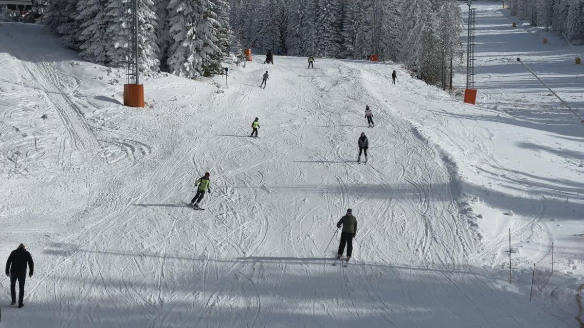 Završava se skijaška sezona na Kopaoniku: Ostvareno 6.500.000 vožnji na ski stazama, a na gondoli 160.000 Završava se skijaška sezona na Kopaoniku: Ostvareno 6.500.000 vožnji na ski stazama, a na gondoli 160.000