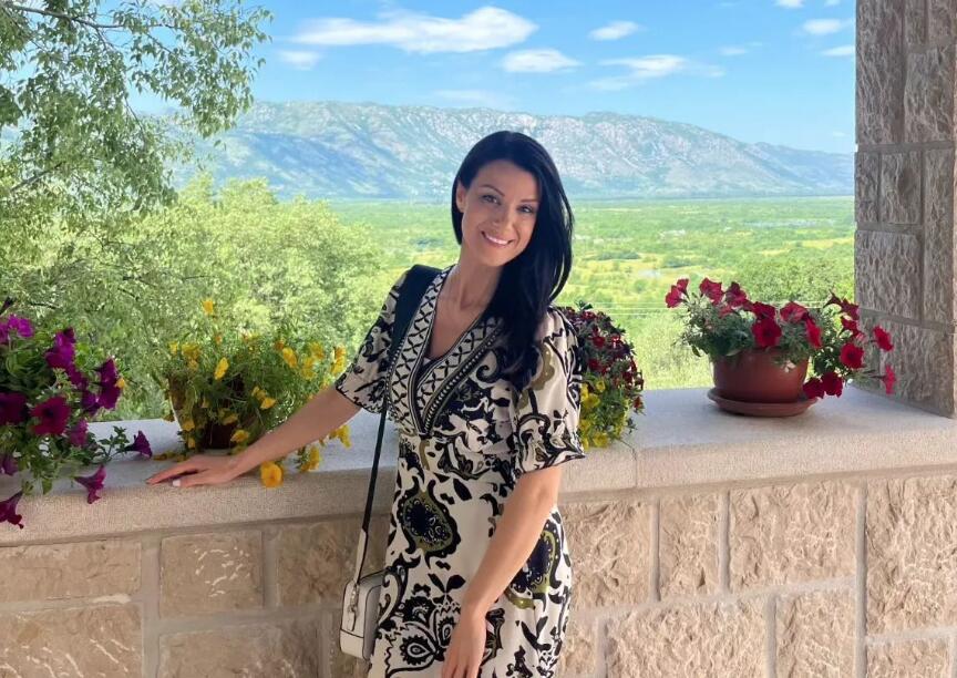 EVO ZAŠTO JE LEPA IVANA OMILJENA PROFESORKA U UŽICU Đaci kažu da je ...