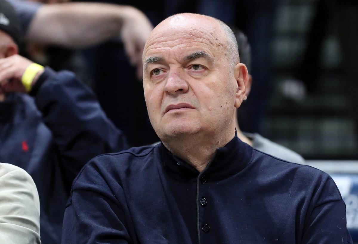 DUŠKO VUJOŠEVIĆ URGENTLY ADMITTED TO HOSPITAL! Find out the condition of the legendary coach!