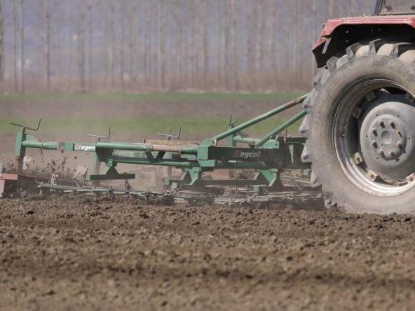 Uskoro ističe rok za točenje dizela po 179 dinara: Svi koji nisu to uradili imaju pravo još nekoliko dana, evo ko je na spisku Uskoro ističe rok za točenje dizela po 179 dinara: Svi koji nisu to uradili imaju pravo još nekoliko dana, evo ko je na spisku