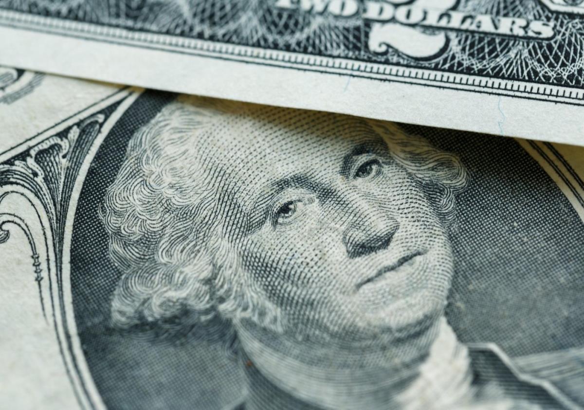 Vrednost dolara naglo pala! Nastao haos nakon smanjenja američkog kreditnog rejtinga Vrednost dolara naglo pala! Nastao haos nakon smanjenja američkog kreditnog rejtinga