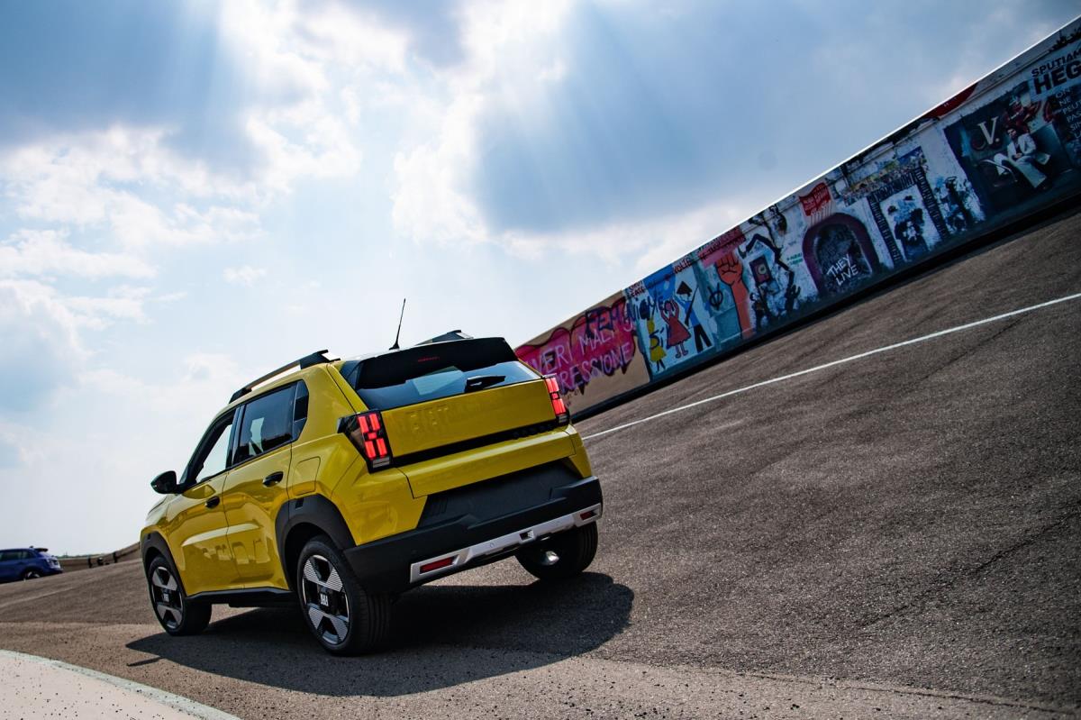 Pun voz fiat Grande pandi stigao u Italiju: Automobili već imaju registarske tablice, spremni su za vožnju Pun voz fiat Grande pandi stigao u Italiju: Automobili već imaju registarske tablice, spremni su za vožnju