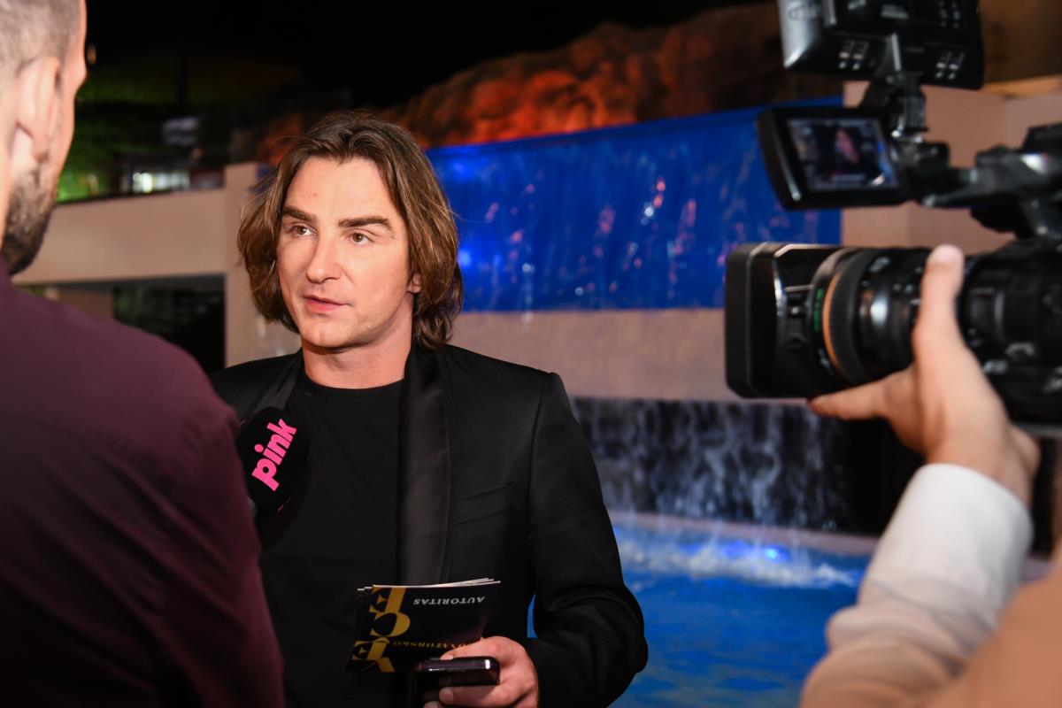 "DOBIO SAM STAN OD MITROVIĆA, ALI IZJALOVILO SE, JOVANA JEREMIĆ SE TU UMEŠALA" Oglasio se novinar koji je od čelnika Pinka dobio nekretninu, otkrio sve detalje! Kép