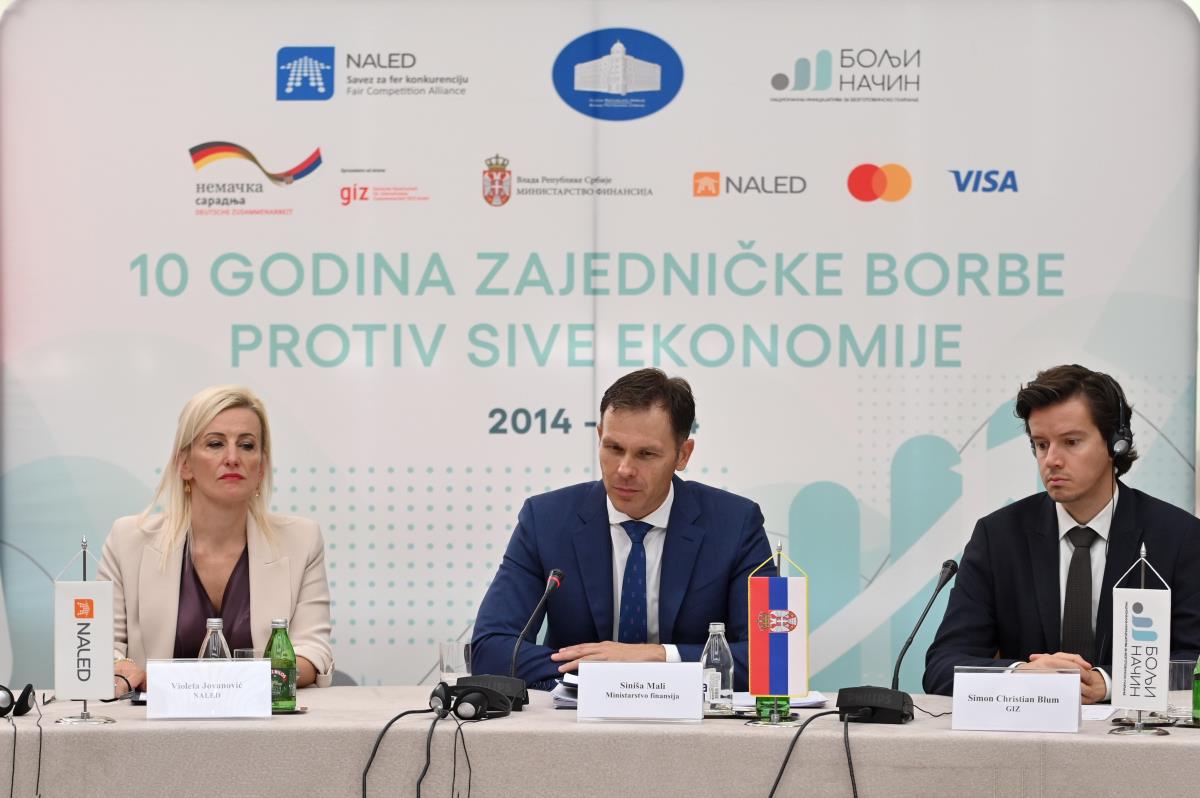 SIVA EKONOMIJA ZA 10 GODINA PALA ZA VIŠE OD ČETVRTINE: 10 ključnih reformi doprinele odličnim rezultatima, među njima uvođenje sistema eFiskalizacije i eFakture SIVA EKONOMIJA ZA 10 GODINA PALA ZA VIŠE OD ČETVRTINE: 10 ključnih reformi doprinele odličnim rezultatima, među njima uvođenje sistema eFiskalizacije i eFakture