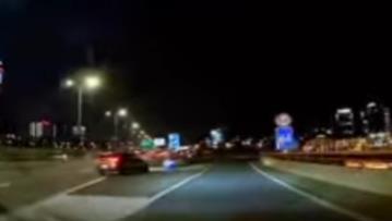 SRBIN DIVLJAO PO AUTO-PUTU 180 NA SAT! Oglasila se crnogorska policija, evo gde ga je UHAPSILA! Lisice stavljene još jednom vozaču zbog vožnje u pijanom stanju Kép