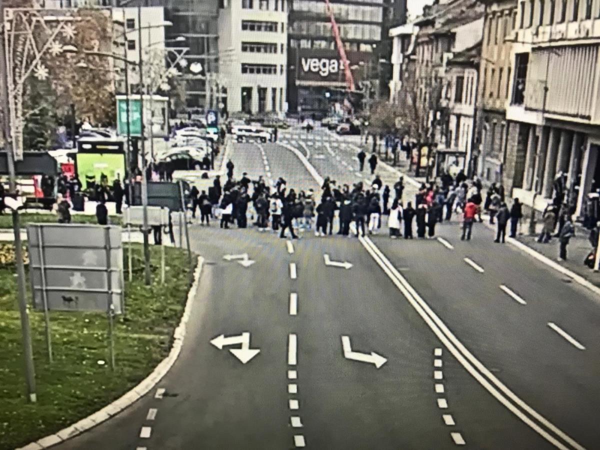 DOKLE VIŠE?! U važnom danu za Srbiju opozicija maltretira građane i pravi nerede