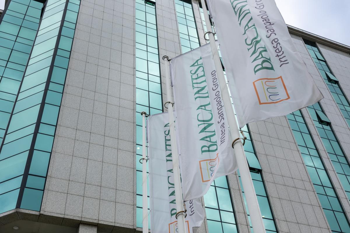 Banca Intesa banka godine i u 2024. Banca Intesa banka godine i u 2024.