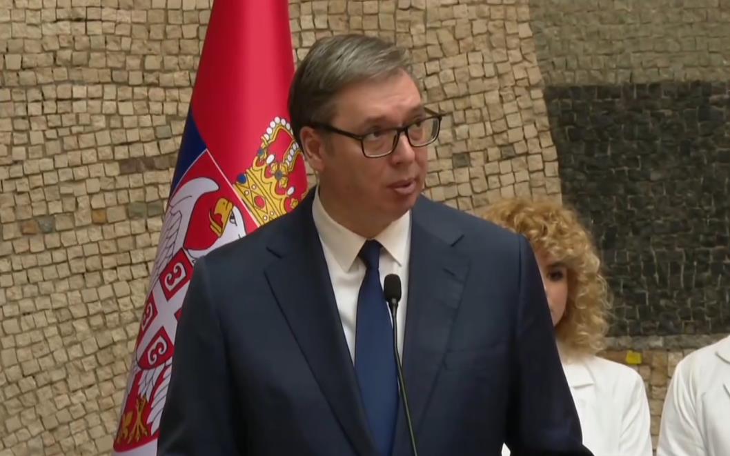 UŽIVO ČESTITAM VAM NA IZVRSNOSTI I ODGOVORNOSTI: Predsednik Vučić prisustvuje dodeli ugovora mladim lekarima i tehničarima