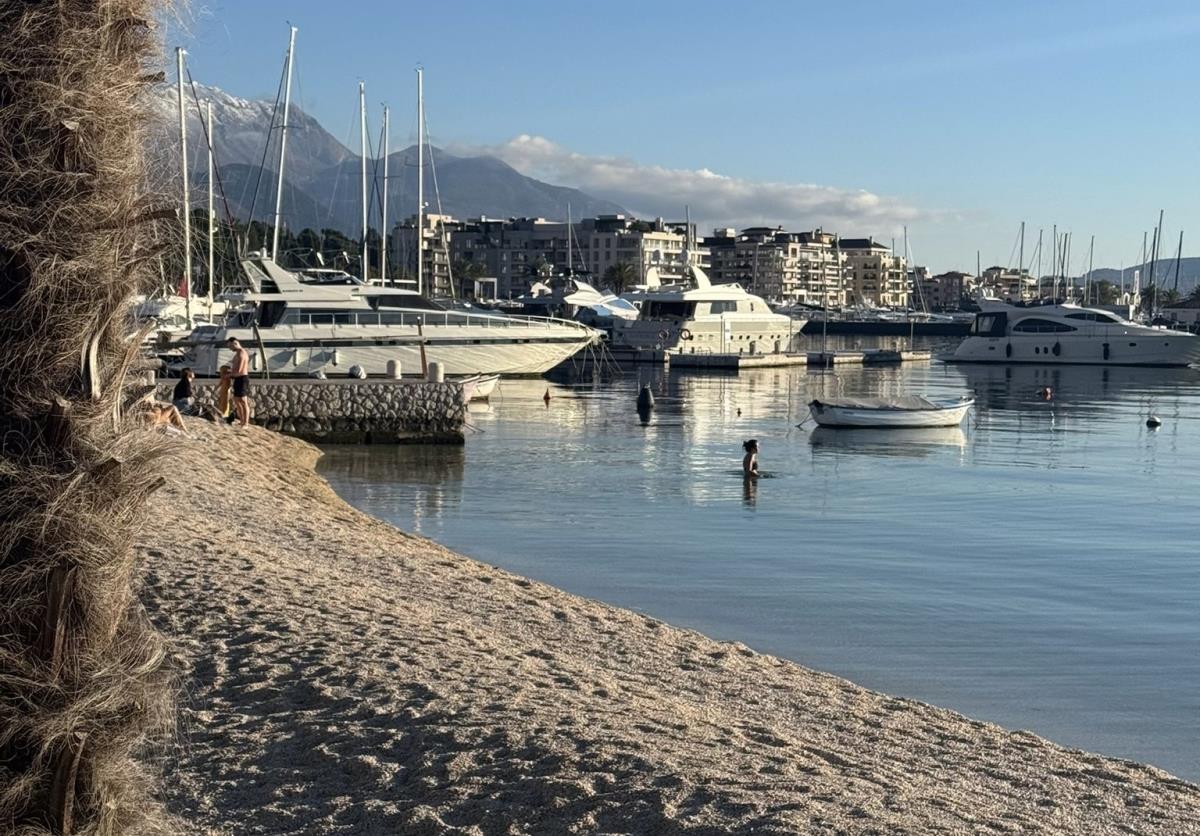 Ljudi gledaju u neverici i trljaju oči! Tek je krenula nova godina, a