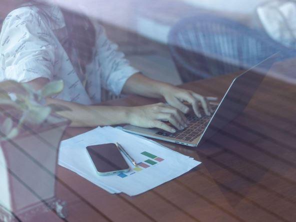 Uspela nemoguće, a sada podelila strategiju! Devojka kroz šest godina uspela da petostruko poveća svoju platu i to kroz nešto na šta se ne usuđuje svako! Uspela nemoguće, a sada podelila strategiju! Devojka kroz šest godina uspela da petostruko poveća svoju platu i to kroz nešto na šta se ne usuđuje svako!