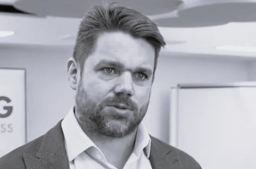 Preminuo direktor evropskog giganta! Imao samo 44 godine, vodio firmu za koju znaju svi u Srbiji Preminuo direktor evropskog giganta! Imao samo 44 godine, vodio firmu za koju znaju svi u Srbiji