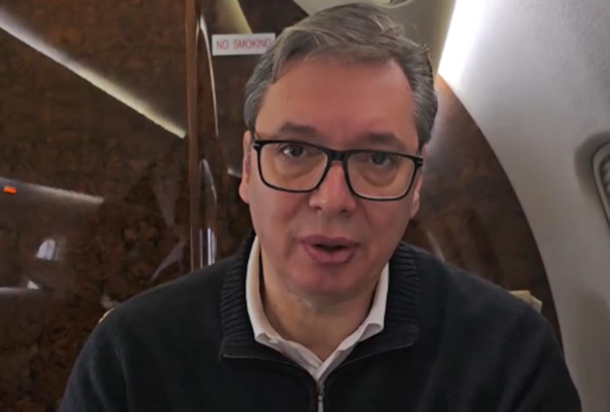 PRVI VELIKI SKUP U PETAK U JAGODINI! Predsednik Vučić krenuo u Davos, oglasio se iz aviona i najavio razgovor sa narodom: "Jedva čekam da vas vidim" (VIDEO)