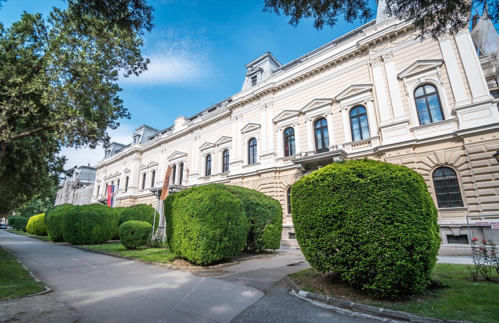 Prodaje kuću u Kosovskoj za 500 € po kvadratu! U samom centru grada blizu javnih službi i škola, ovakva ponuda više nego idealna Prodaje kuću u Kosovskoj za 500 € po kvadratu! U samom centru grada blizu javnih službi i škola, ovakva ponuda više nego idealna