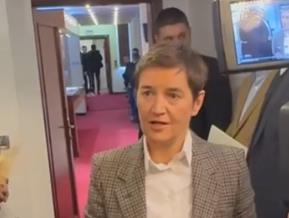 DA LI ĆETE MI SE IZVINITI ZA OBJAVLJENU LAŽ DA SAM PRETILA STUDENTIMA? Brnabić odgovorila Novoj S: Vaš medij je sramota i stoji iza pokušaja obojene revolucije