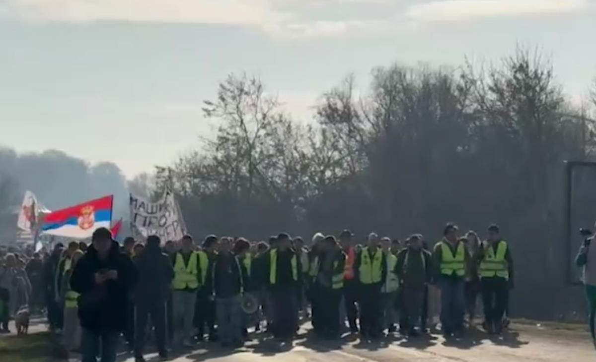 Blokirana sva tri mosta u Novom Sadu: Obustava saobraćaja na Mostu slobode trajaće 24 sata