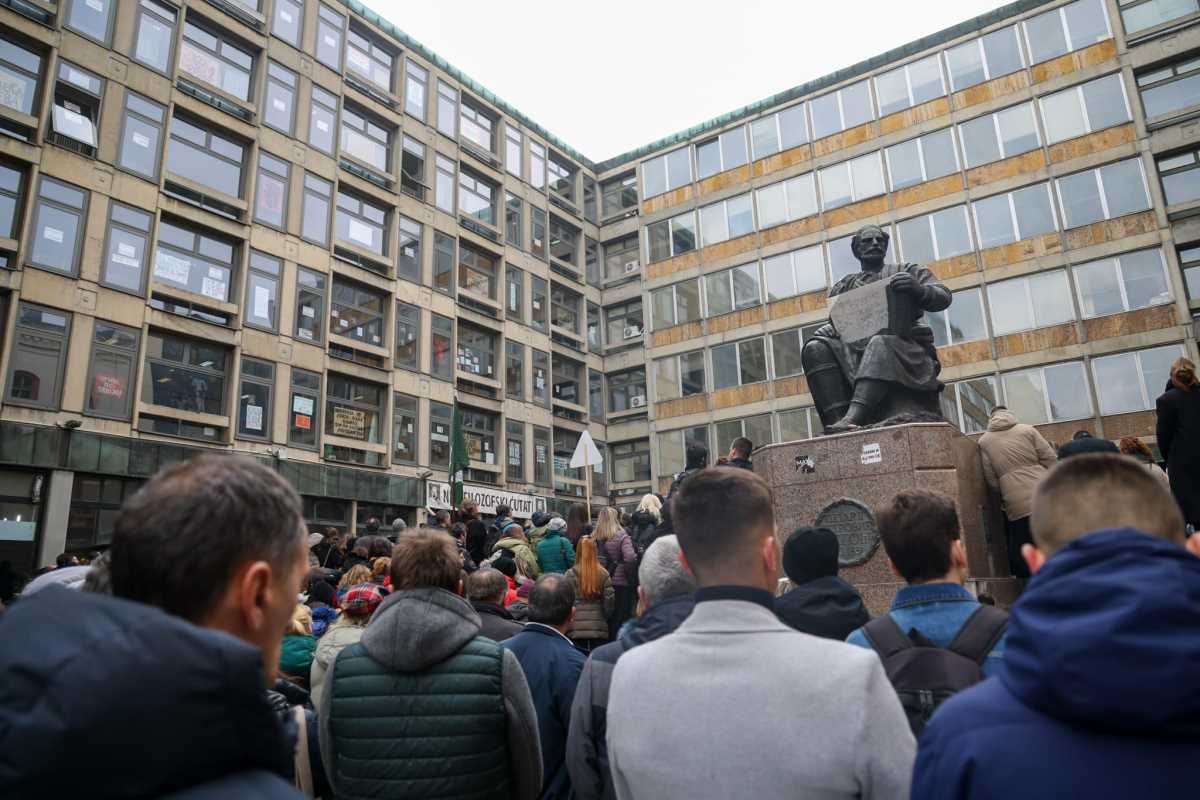 ŠTA JE SMISAO SVEGA SAD? Ispunjen i 4. zahtev, a blokade ostaju! Niko ne sme ni da pita kada je kraj! Da li je sve ovo ipak SAMO POKUŠAJ OBOJENE REVOLUCIJE?!