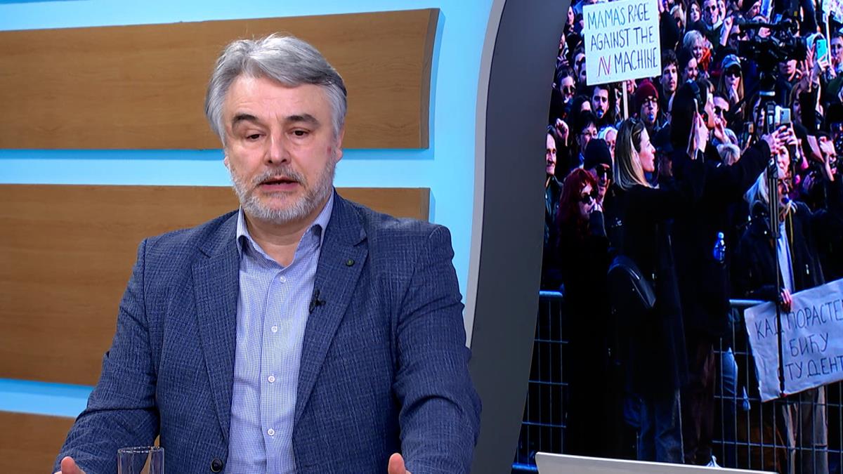 "PROFESORI SE KRIJU IZA STUDENATA"  Glišić tvrdi: Ne stupaju u štrajk kako im se ne bi smanjile plate, nemaju hrabrost da kažu da su protiv Vučića