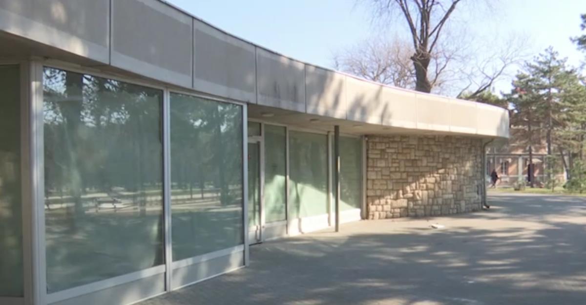 U ovoj kafani su stalno sedeli bata živojinović, pavle vuisić i gaga Nikolić: Radila je non-stop, a prošle godine zakatančena - Sada dobija novi izgled U ovoj kafani su stalno sedeli bata živojinović, pavle vuisić i gaga Nikolić: Radila je non-stop, a prošle godine zakatančena - Sada dobija novi izgled