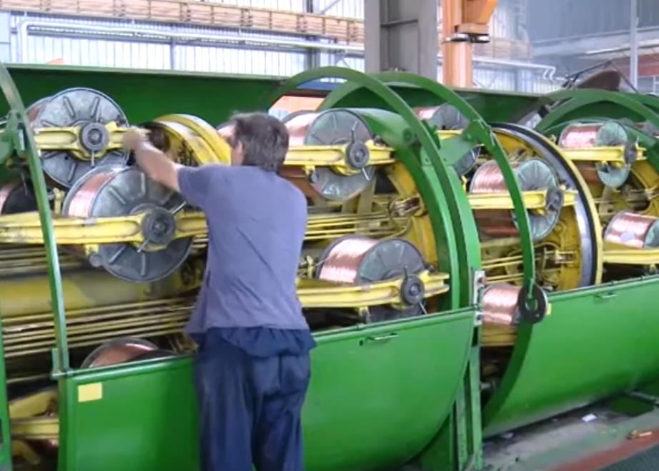 Zatvara se nemačka fabrika u Zrenjaninu! Kompanija najavila otkaze zaposlenima, čak 2.000 ostaje bez primanja Zatvara se nemačka fabrika u Zrenjaninu! Kompanija najavila otkaze zaposlenima, čak 2.000 ostaje bez primanja