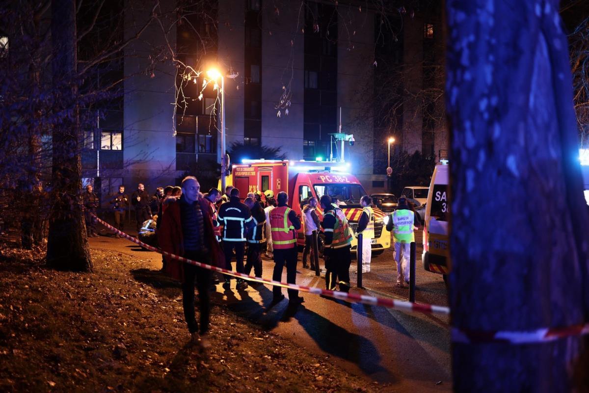 BOMBA BAČENA U KAFIĆ, NAPADAČ NOSIO I KALAŠNJIKOV! Dramatični snimci iz Francuske, 12 ranjenih - "Ušao, bacio je, a onda..." (FOTO, VIDEO)