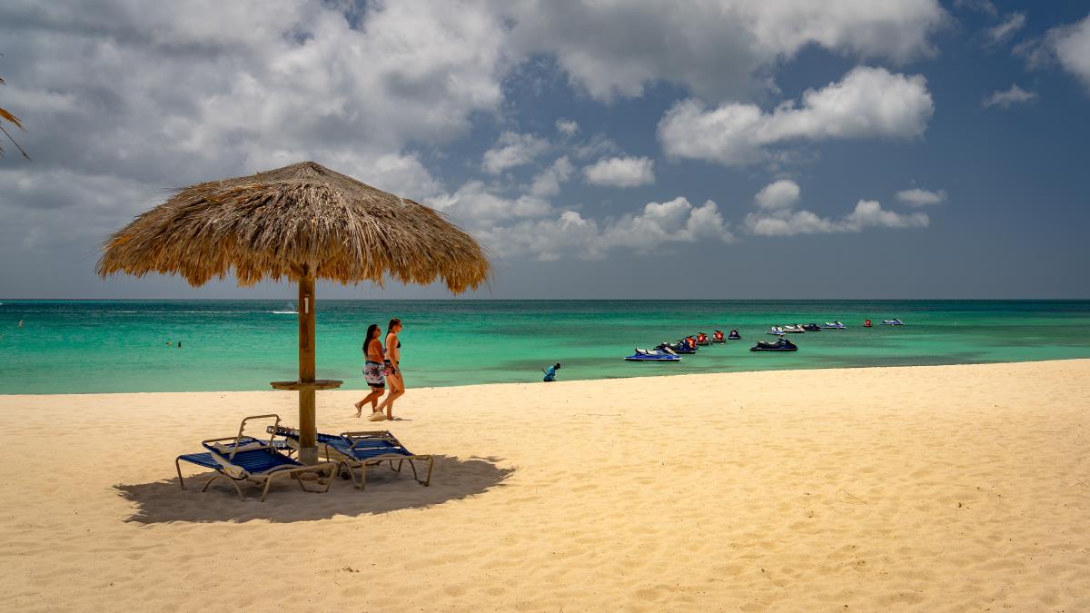 Letovanje u inostranstvu skuplje 20 odsto nego lane! Na rast cena uticalo poskupljenje autobuskog i avio prevoza Letovanje u inostranstvu skuplje 20 odsto nego lane! Na rast cena uticalo poskupljenje autobuskog i avio prevoza