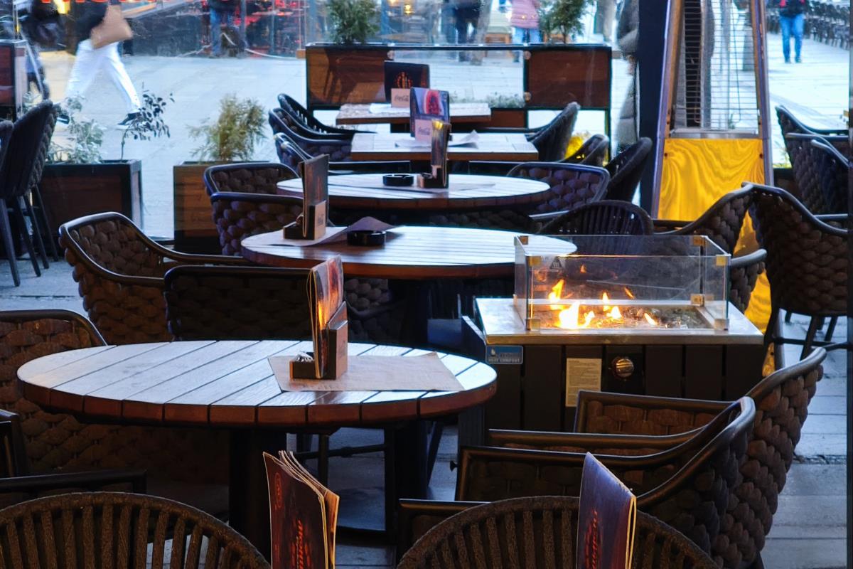 Čuveni lanac kafića deli otkaze! U okviru novog plana radnici koji ostanu bez posla dobiće otpremnine Čuveni lanac kafića deli otkaze! U okviru novog plana radnici koji ostanu bez posla dobiće otpremnine