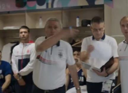 PEŠIĆ POBESNEO DOK JE JOKIĆ CRTAO AKCIJU, ODMAH JE UZBACIO "ULJEZE" NAPOLJE! Isplivao hit snimak iz svlačionice Orlova, kamere uhvatile epski momenat! VIDEO