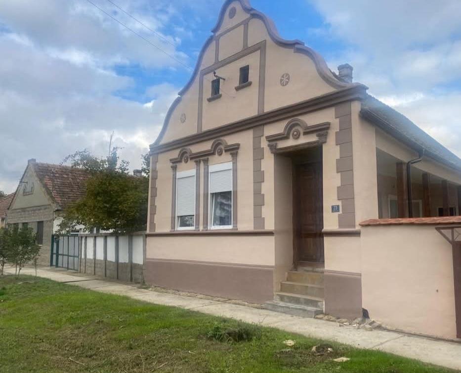 Kuća u "švapskom" stilu na pola sata od Novog Sada: Celo domaćinstvo ispod cene, pravi raj u mirnom mestu Kuća u "švapskom" stilu na pola sata od Novog Sada: Celo domaćinstvo ispod cene, pravi raj u mirnom mestu